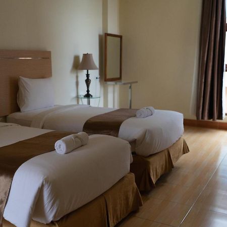 Revayah Hotels Ruteng Exteriör bild