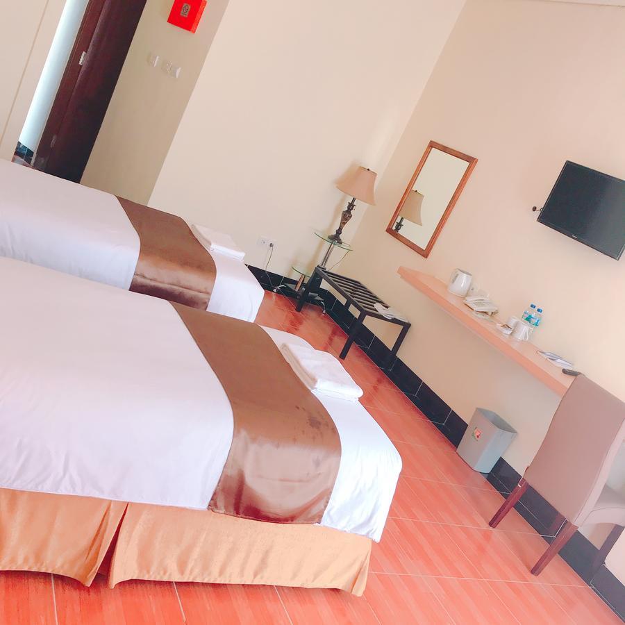 Revayah Hotels Ruteng Exteriör bild