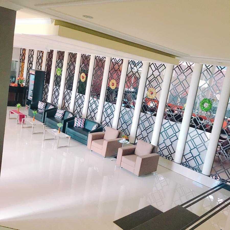 Revayah Hotels Ruteng Exteriör bild