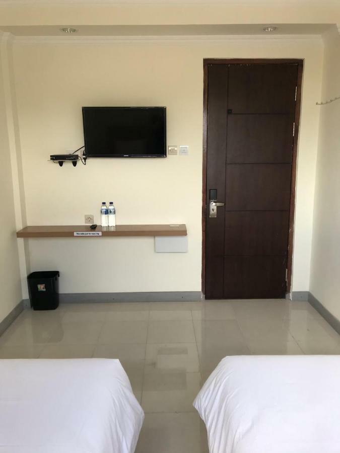 Revayah Hotels Ruteng Exteriör bild